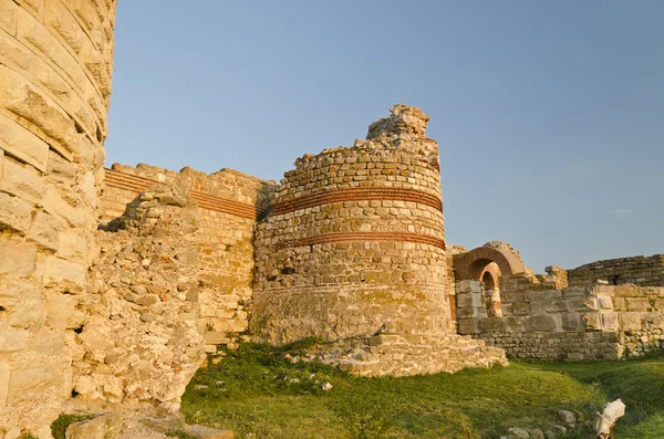 Deel van de muur in de stad van Nesebar in Bulgarije — Stockfoto