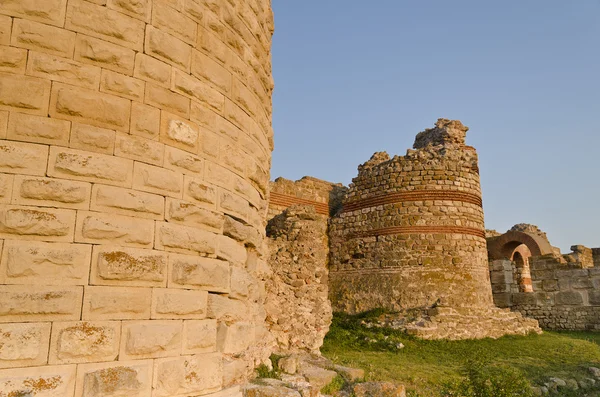 Deel van de muur in de stad van Nesebar in Bulgarije — Stockfoto