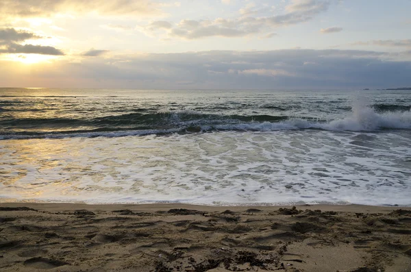 Strålande havet beach soluppgång — Stockfoto