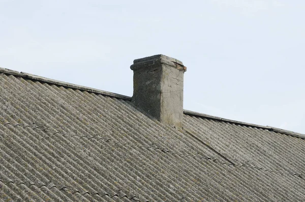 Stary Komin Murowany Dachu Domu — Zdjęcie stockowe