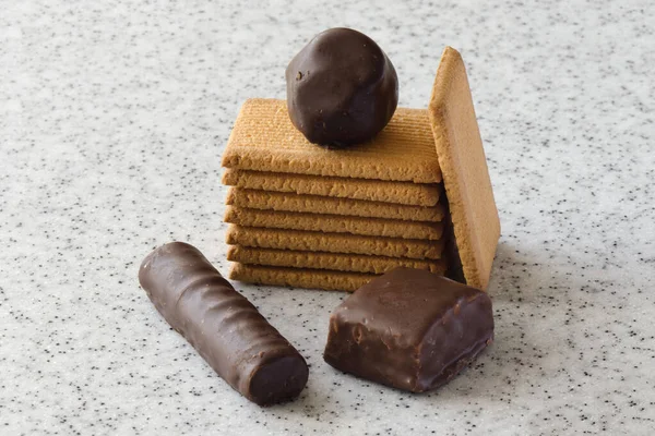 Biscoitos Retangulares Biscoitos Chocolates Tampo Mármore Leve — Fotografia de Stock