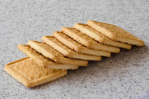 ライト大理石の上の長方形のショートブレッドクッキー 自家製ベーキング — ストック写真