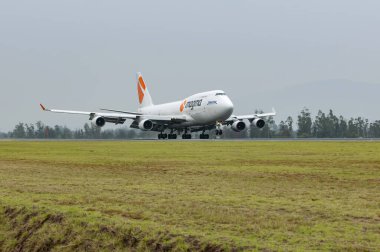 Quito Havaalanı 'nda Boeing 747 Kargo uçağı