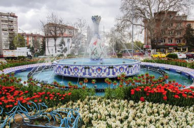 Ünlü Kütahya vazoya