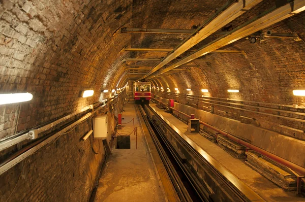 Oude tunnel lijn — Stockfoto