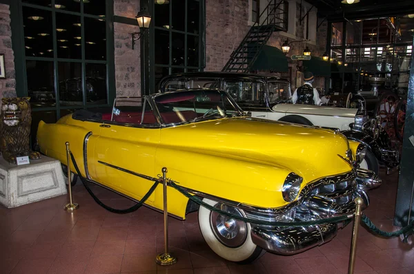 Yellow  Cadillac — Stock Photo, Image
