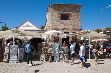 Cunda Adası'nda tarihi ın Bazaarı