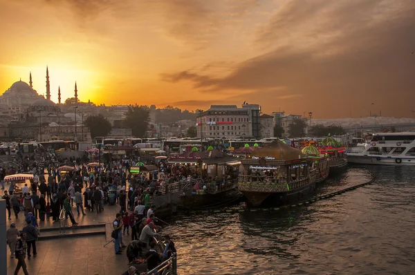 Istanbul skyline vid solnedgången — Stockfoto