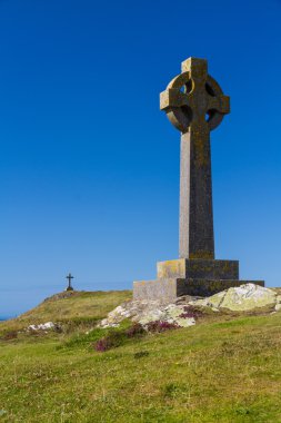 Kelt haçı Llanddwyn Adası, Anglesey üzerinde