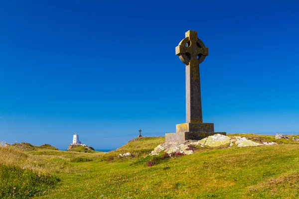 Кельтский крест на острове Лландвин, Англси — стоковое фото