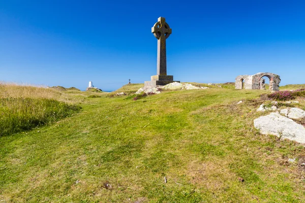 Кельтский крест на острове Лландвин, Англси — стоковое фото