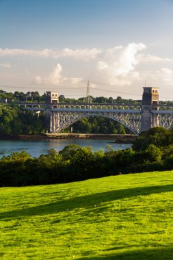 Britannia Köprüsü, Snowdonia ve Anglesey bağlama