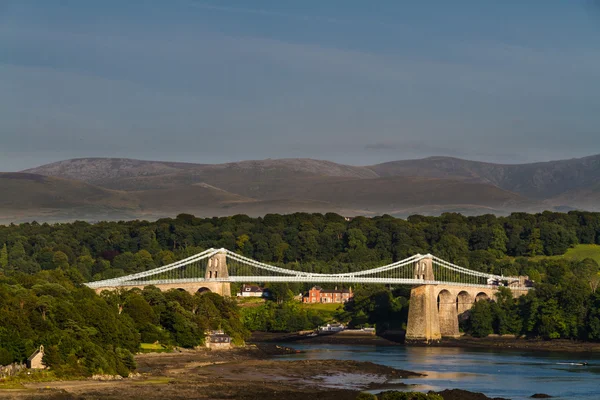 Ponte Menai, conectando Snowdonia e Anglesey — Fotografia de Stock