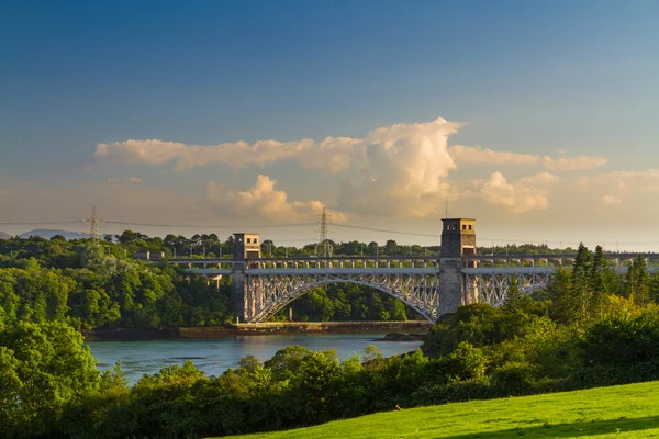 Britannia Bridge, connecting Snowdonia and Anglesey — Stock Photo, Image