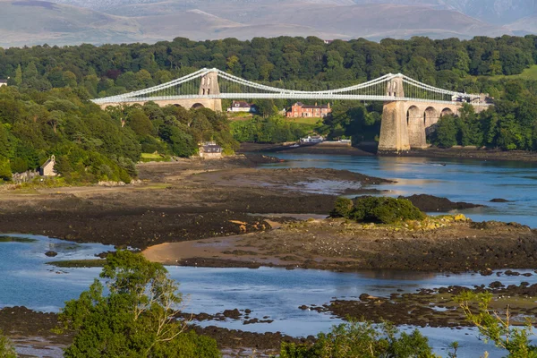 Ponte Menai, conectando Snowdonia e Anglesey — Fotografia de Stock