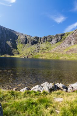 Göl ve dağların Llyn Idwal ve şeytanlar mutfak.