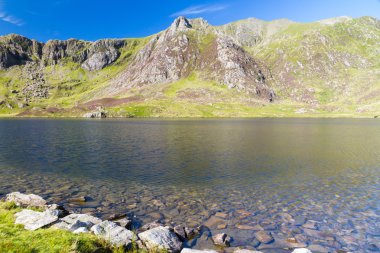 Göl ve dağların Llyn Idwal ve şeytanlar mutfak.