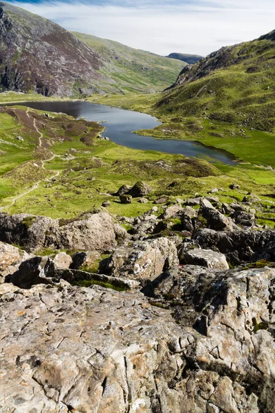 Lake and mountains, Llyn Idwal — Stock Photo, Image