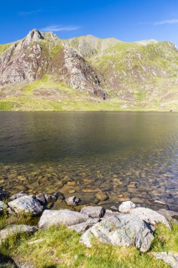 Göl ve dağların Llyn Idwal ve şeytanlar mutfak.