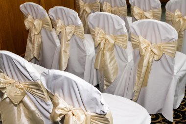 Düğün evlilik için hazırlanan sandalye Arkalıkları