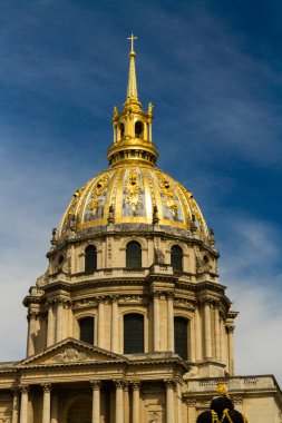 Kubbe ve kule Les Invalides ışık akşam,