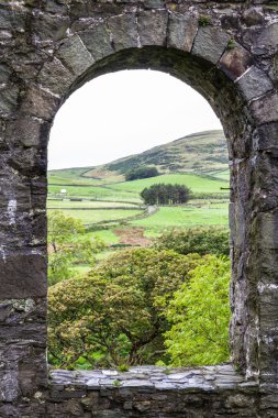 Pont y Pandy terkedilmiş kayrak değirmen, Kuzey Galler, Birleşik Krallık.