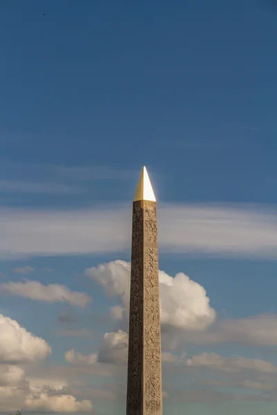 Obelisk v Paříži ve večerním světle — Stock fotografie
