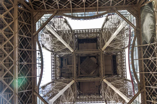 Underside of the Eiffel Tower — Stock Photo, Image
