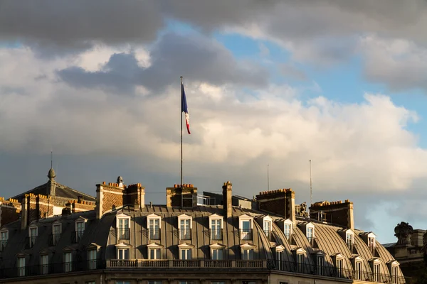 Franse vlag in schemerlicht — Stockfoto