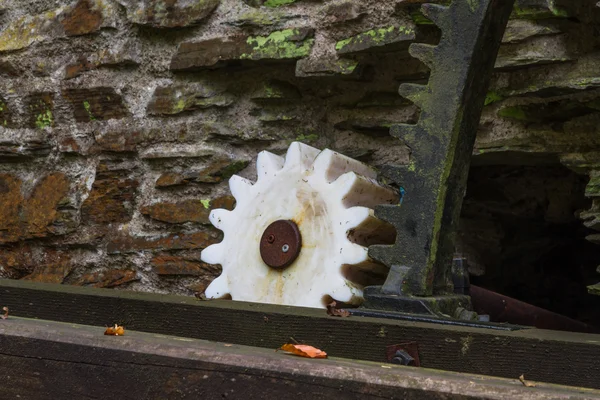 Cog conduzido por roda d 'água velha — Fotografia de Stock