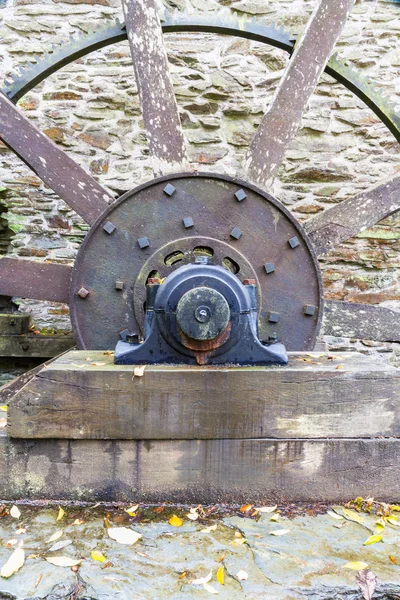 Axle and spokes of water wheel. — Stock Photo, Image