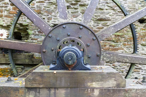 Achse und Speichen des Wasserrades. — Stockfoto