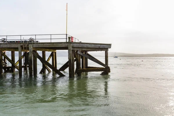 Einde van kleine steiger of pier. — Stockfoto