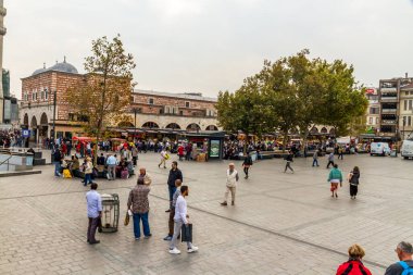 İstanbul, Türkiye, İstanbul 'daki Baharat pazarının dışındaki Meydan, manzara, 30 Ekim 2019 