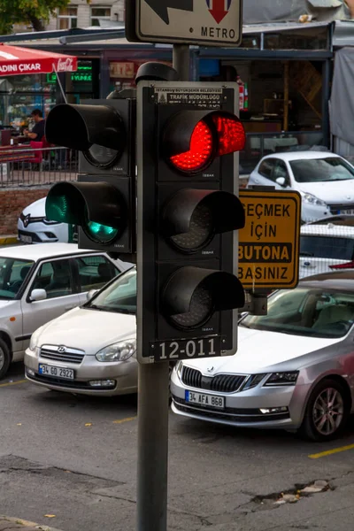 Istanbul Turki Lampu Lalu Lintas Merah Istanbul Pada Oktober 2019 — Stok Foto