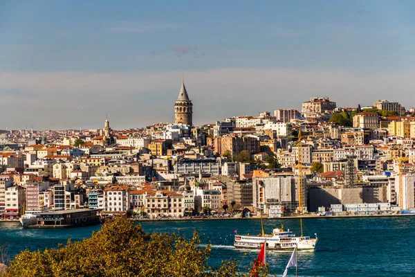 Стамбул Турция Золотой Рог Паромами Галатской Башней Октября 2019 Года — стоковое фото