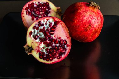 Karanlık ortamda üç nar.. 