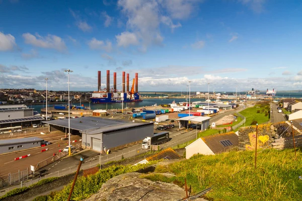 Holyhead Wales Outubro 2020 Porto Holyhead Com Navio Instalação Turbinas — Fotografia de Stock