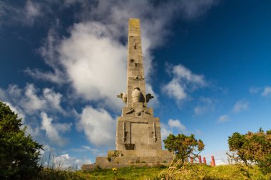 Yüzbaşı Skinner anıtı, Holyhead, Anglesey, Wales, manzara.