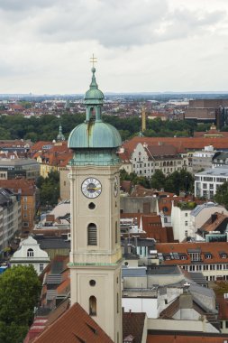 Kilise fener kubbe kule saati ile. Heiliggeistkirche Kilisesi, 