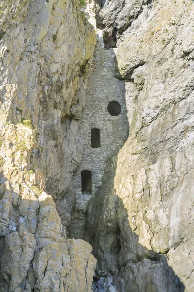 Culver Hole, pombal medieval em uma caverna, Península Gower . — Fotografia de Stock