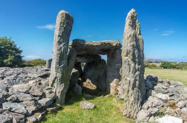 Trefignath ancient burial chamber, Neolithic Cambered Tomb, Angl — Stock Photo, Image