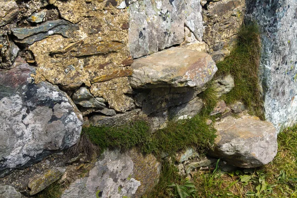 Stil, Stil, freitragende Stufen in Trockenmauer — Stockfoto