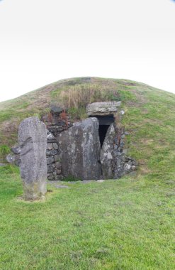 Bryn Celli Ddu Tarih öncesi geçit mezar. Gösterilen giriş.