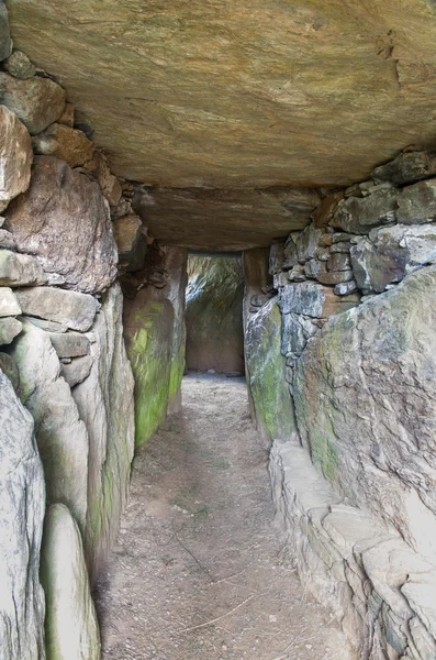 Bryn Celli Ddu prehistoric passage tomb. Interior. — Stock Photo, Image