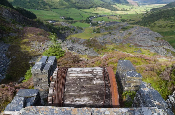 Cwm Penmachno, with slate quarry, incline drum house — Stock Photo, Image