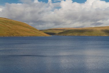 Claerwen depo, orta Galler vahşi kenarında.