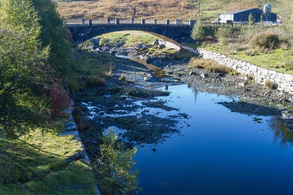 Afon Claerwen with Bridge. Tranquil river in welsh countryside. — Stock Photo, Image