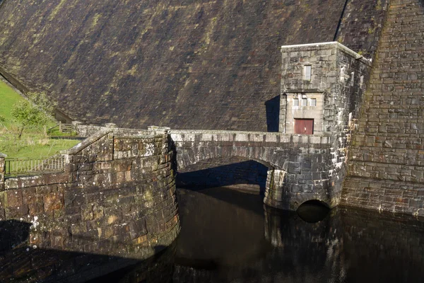 Outflow of the dam of the Claerwen Reservoir. — Stock Photo, Image