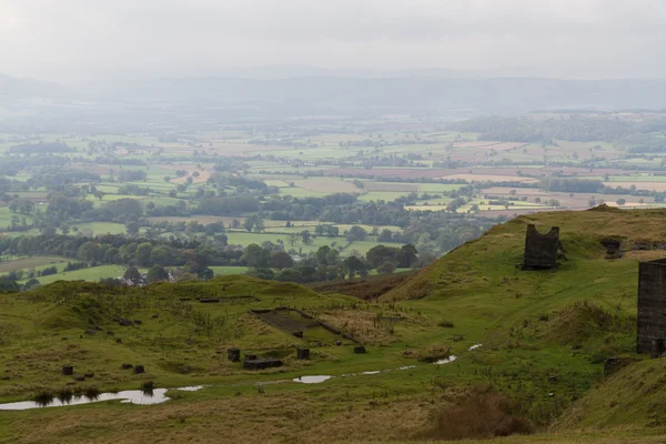 Shropshire wsi w mgle. Patchwork pól i żywopłoty. Eng — Zdjęcie stockowe